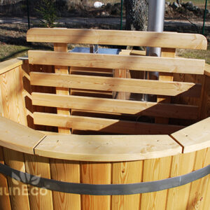 Larch wooden hot tub from Sauneco