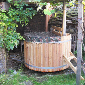 Larch wooden hot tub from Sauneco