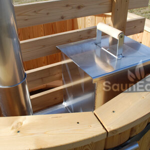 Larch wooden hot tub from Sauneco