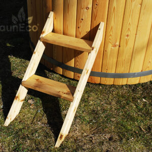 Larch wooden hot tub from Sauneco
