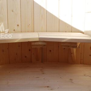 Large spruce wooden hot tub from Sauneco