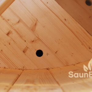 Large spruce wooden hot tub from Sauneco