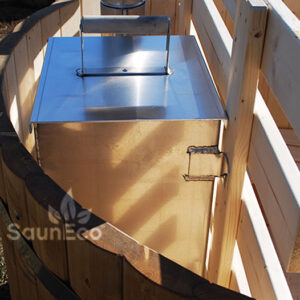 Large spruce wooden hot tub from Sauneco