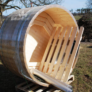 Large spruce wooden hot tub from Sauneco