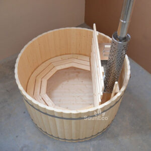 Large spruce wooden hot tub from Sauneco