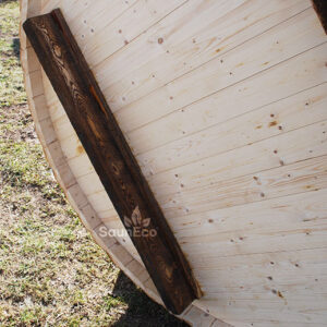 Large spruce wooden hot tub from Sauneco