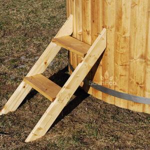 Large spruce wooden hot tub from Sauneco