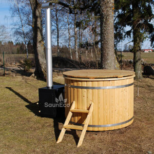 Wooden Hot Tub Bath Barrel from Sauneco